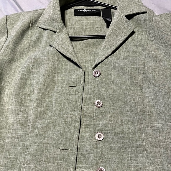 Green short sleeve button down top - Picture 2 of 3